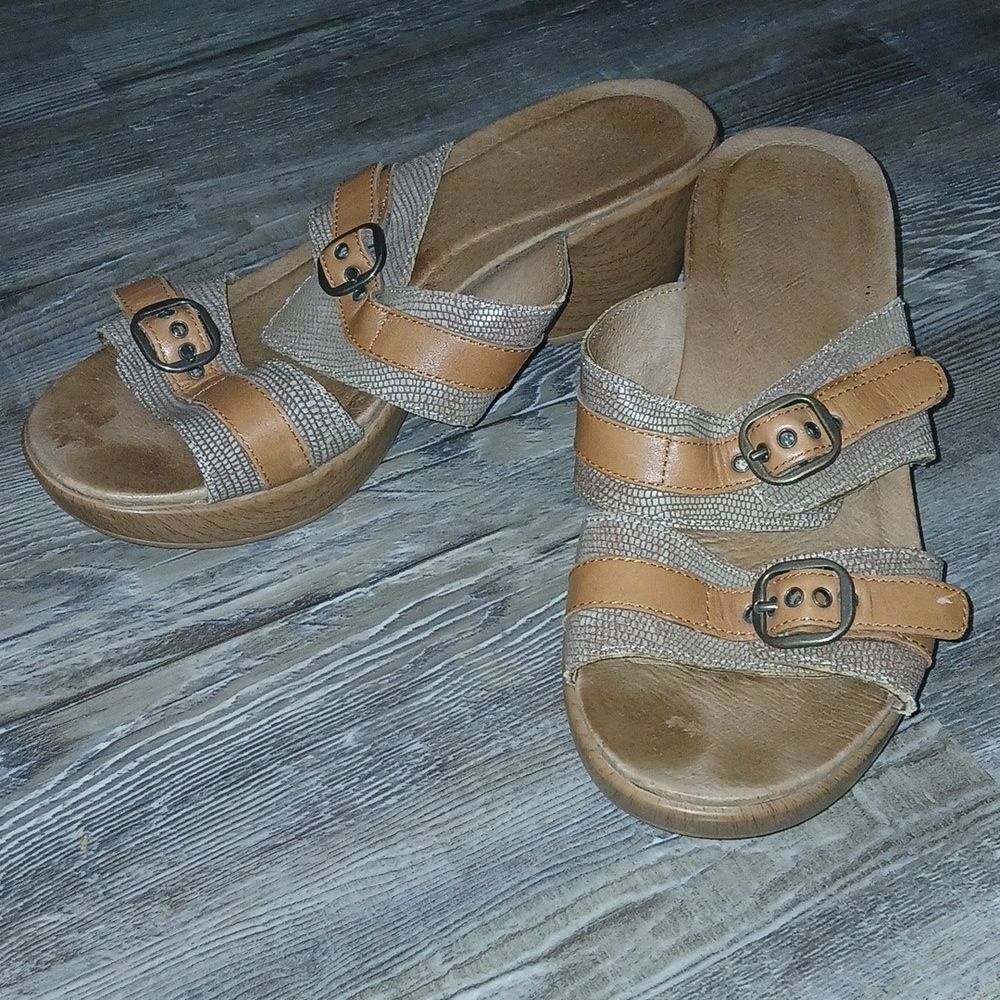 Dansko tan leather wedge sandals Sz 39 EUC worn once